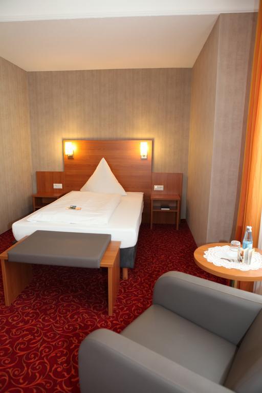Hotel Alexa Бад Мергентхайм Стая снимка