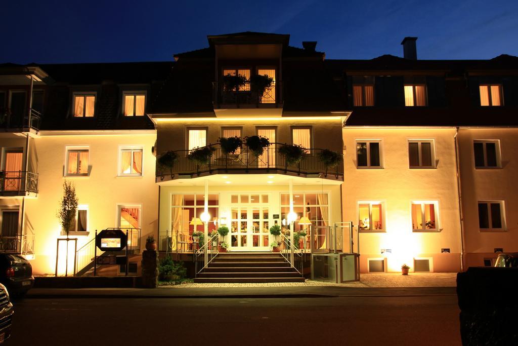Hotel Alexa Бад Мергентхайм Екстериор снимка