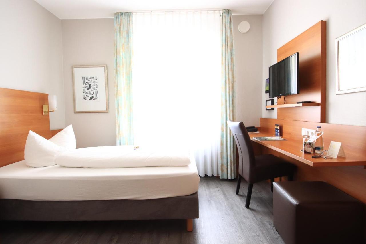 Hotel Alexa Бад Мергентхайм Екстериор снимка