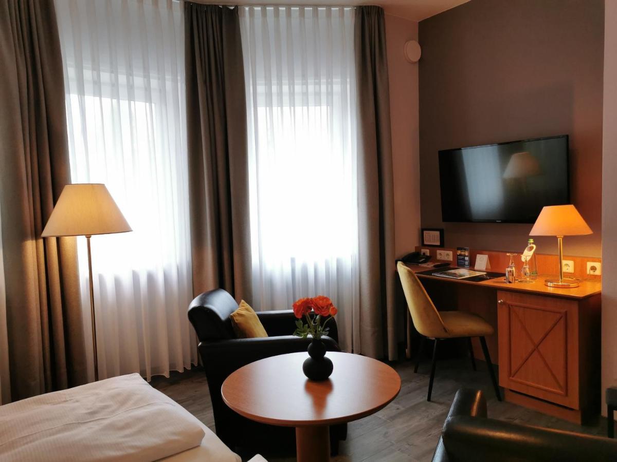 Hotel Alexa Бад Мергентхайм Екстериор снимка