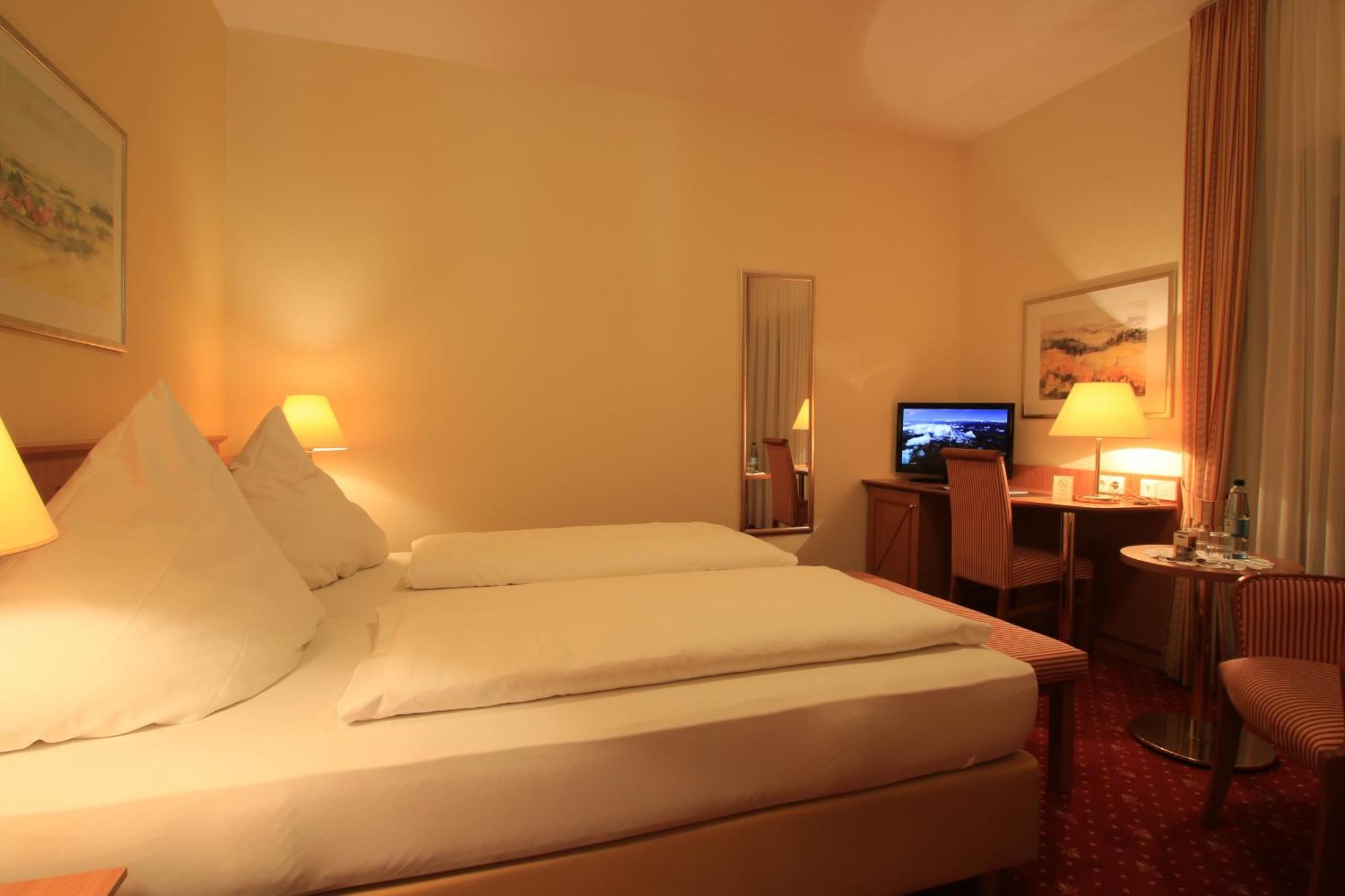 Hotel Alexa Бад Мергентхайм Стая снимка