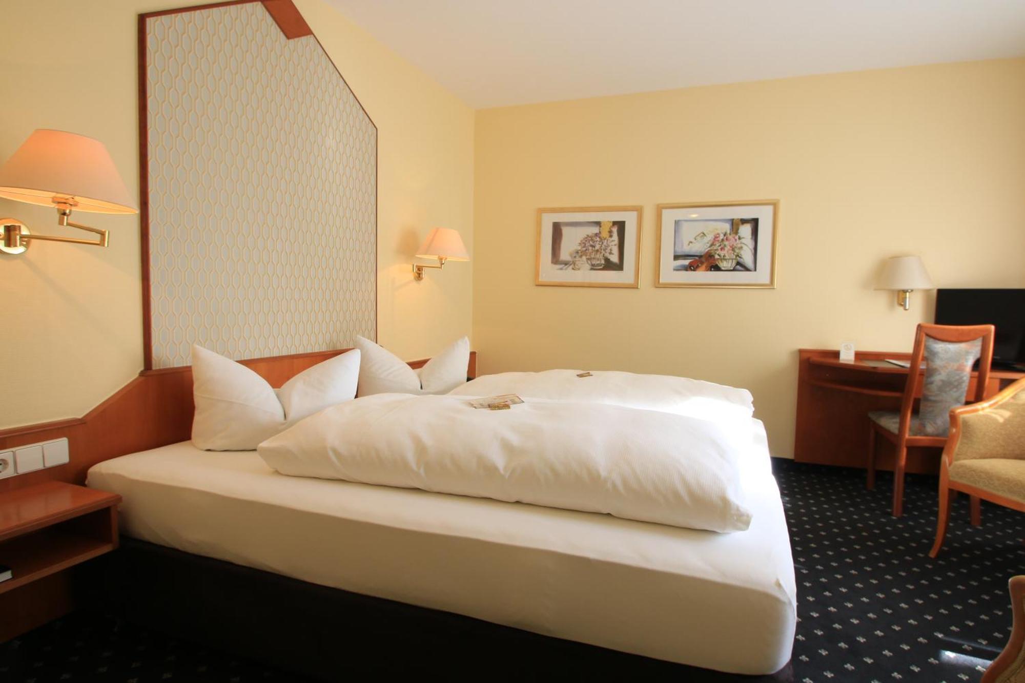 Hotel Alexa Бад Мергентхайм Стая снимка