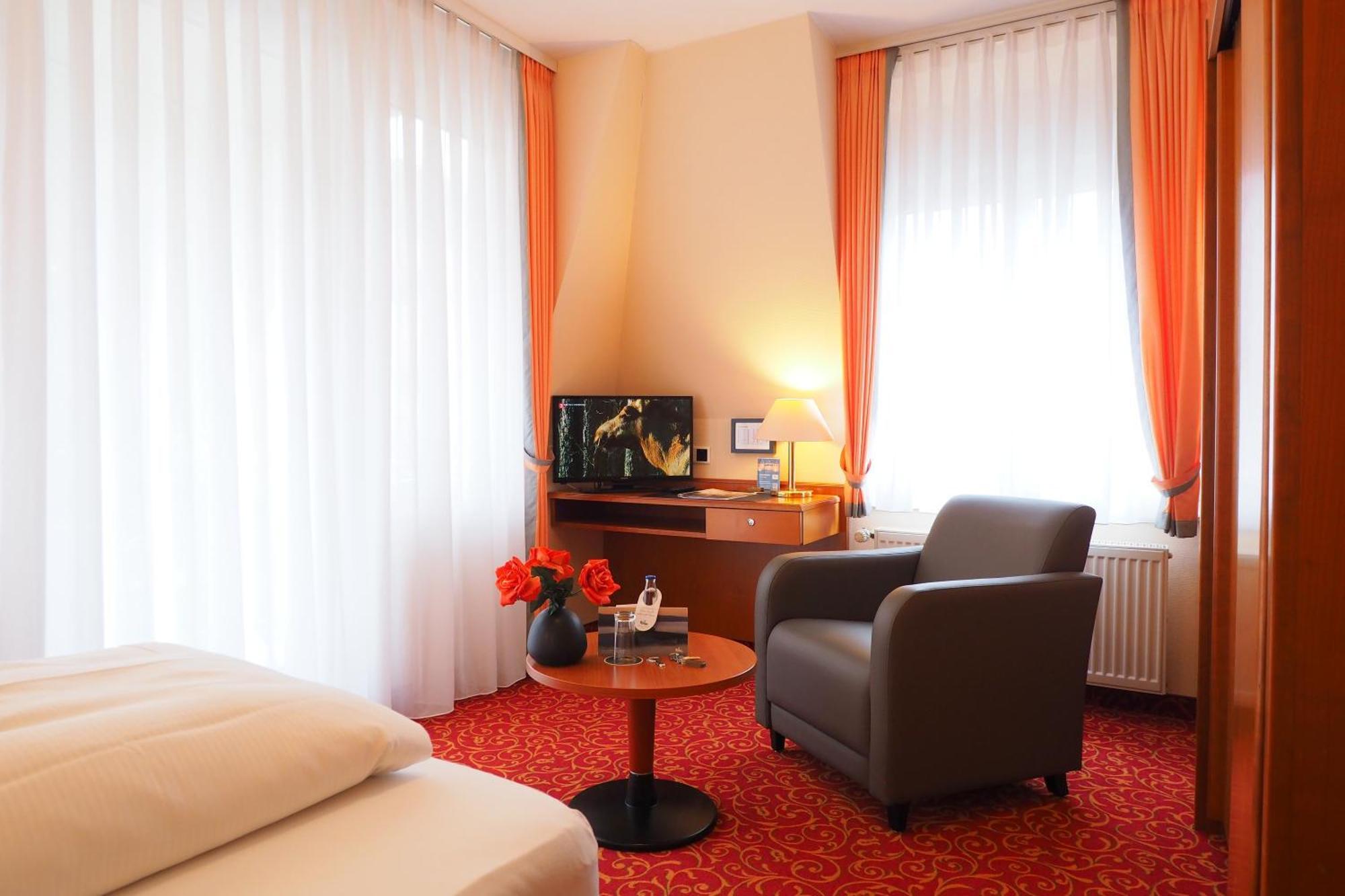 Hotel Alexa Бад Мергентхайм Стая снимка