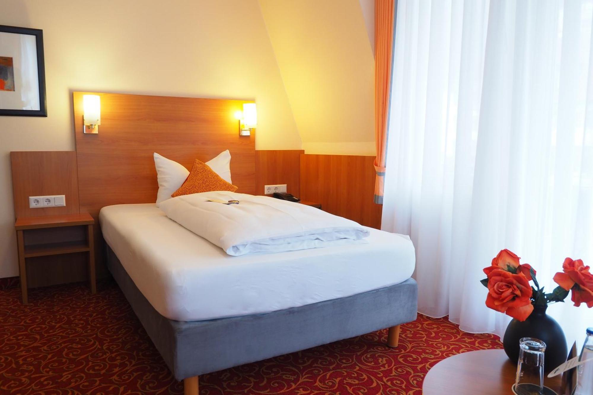 Hotel Alexa Бад Мергентхайм Стая снимка