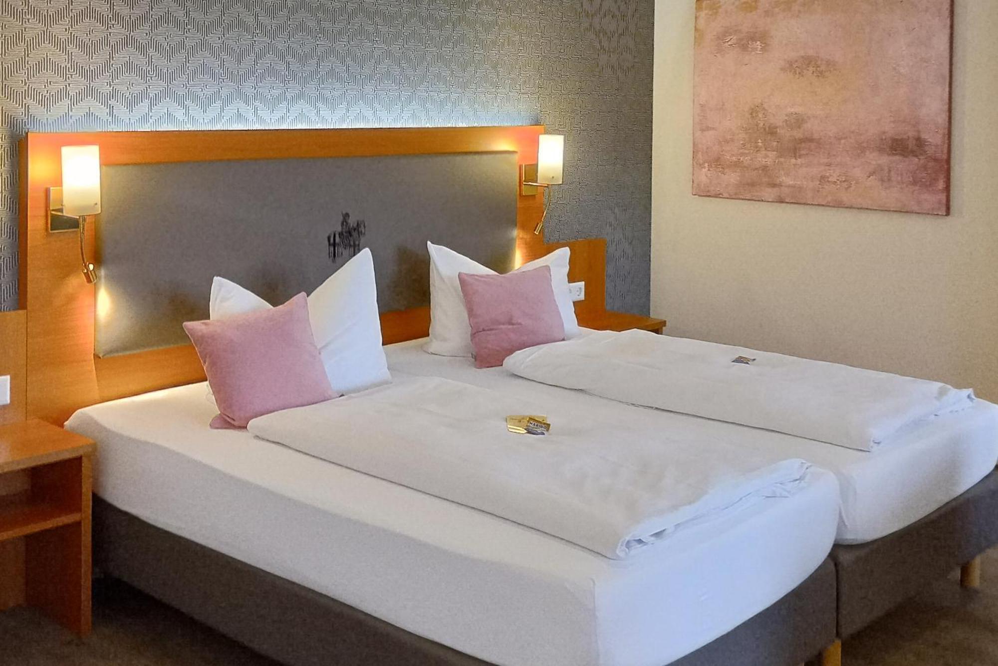 Hotel Alexa Бад Мергентхайм Стая снимка