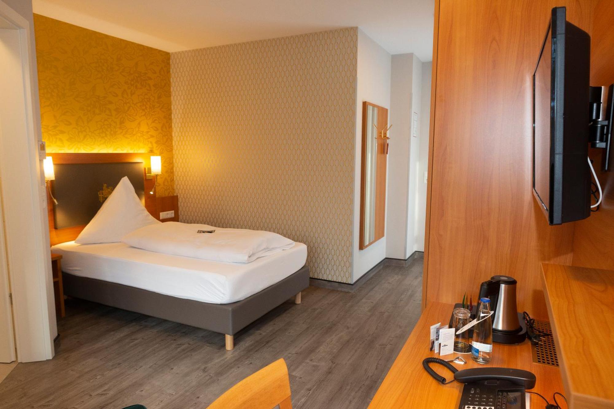 Hotel Alexa Бад Мергентхайм Стая снимка