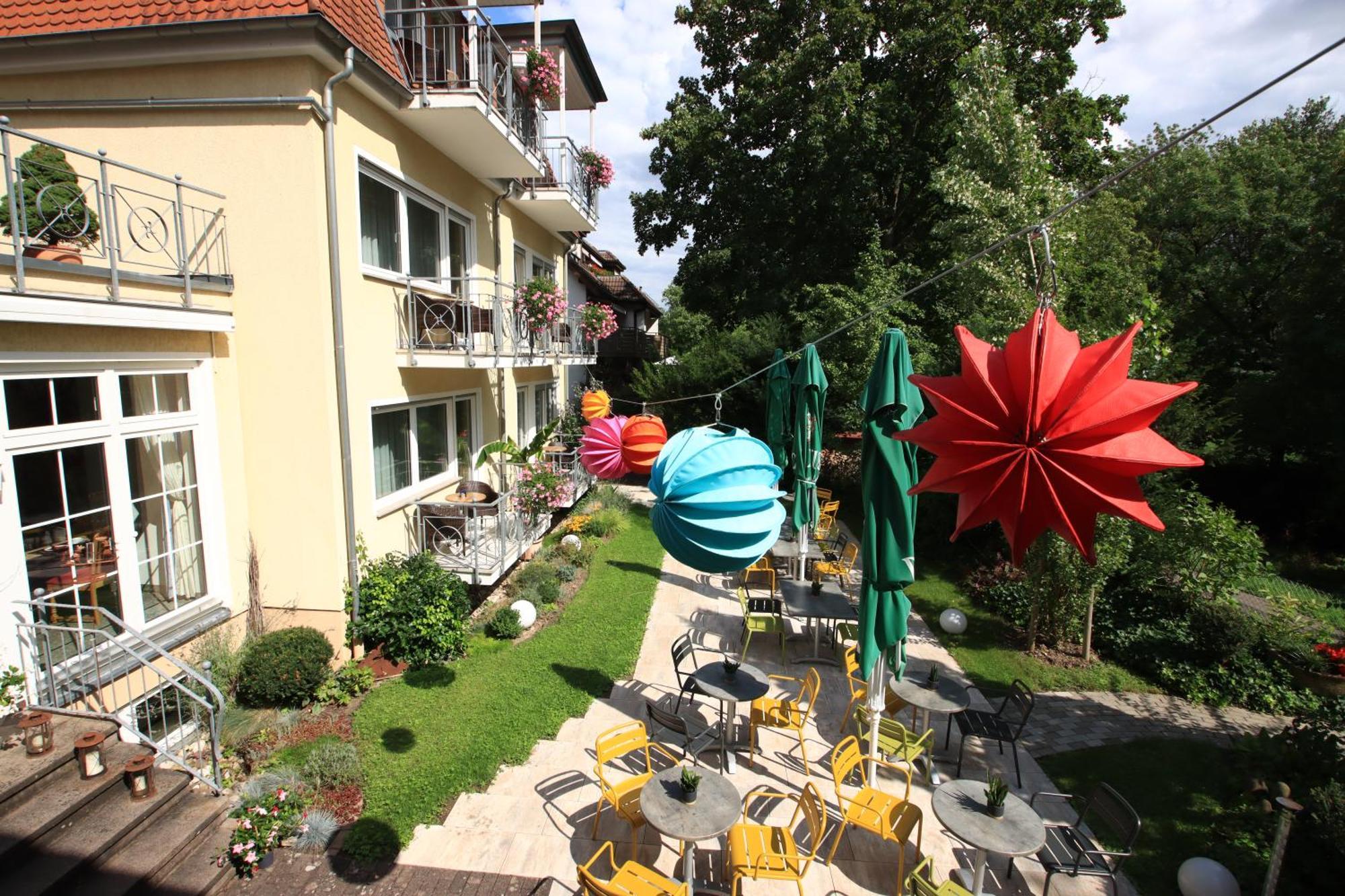 Hotel Alexa Бад Мергентхайм Екстериор снимка