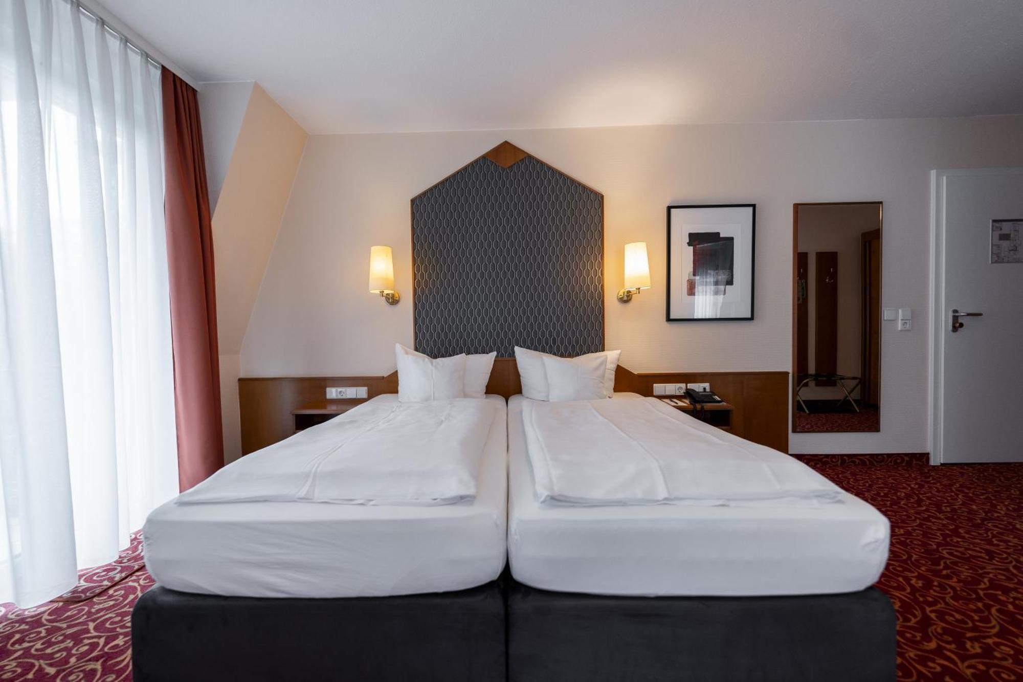 Hotel Alexa Бад Мергентхайм Екстериор снимка