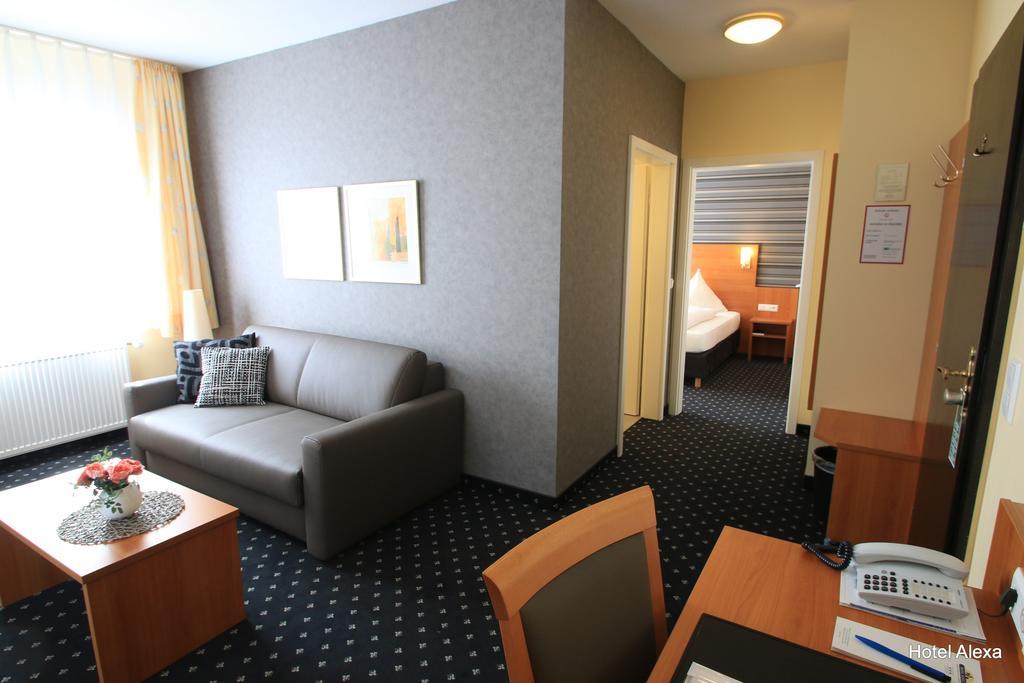 Hotel Alexa Бад Мергентхайм Екстериор снимка