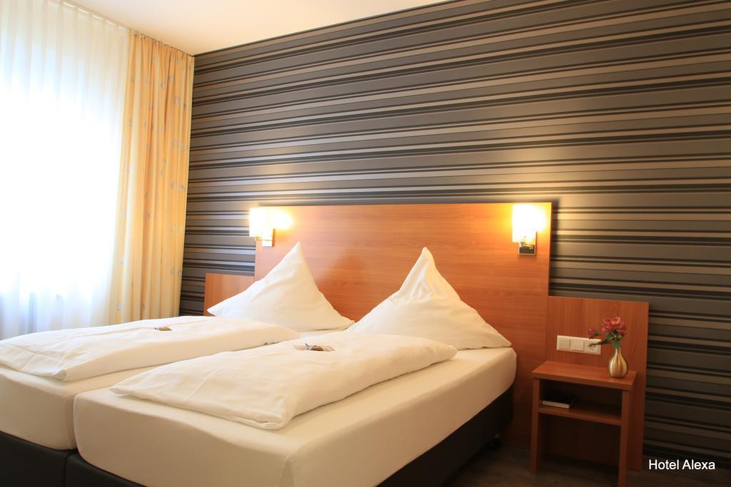 Hotel Alexa Бад Мергентхайм Екстериор снимка