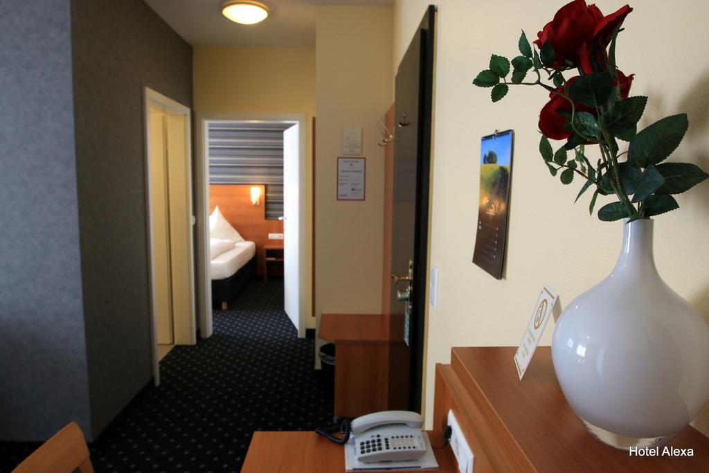 Hotel Alexa Бад Мергентхайм Екстериор снимка