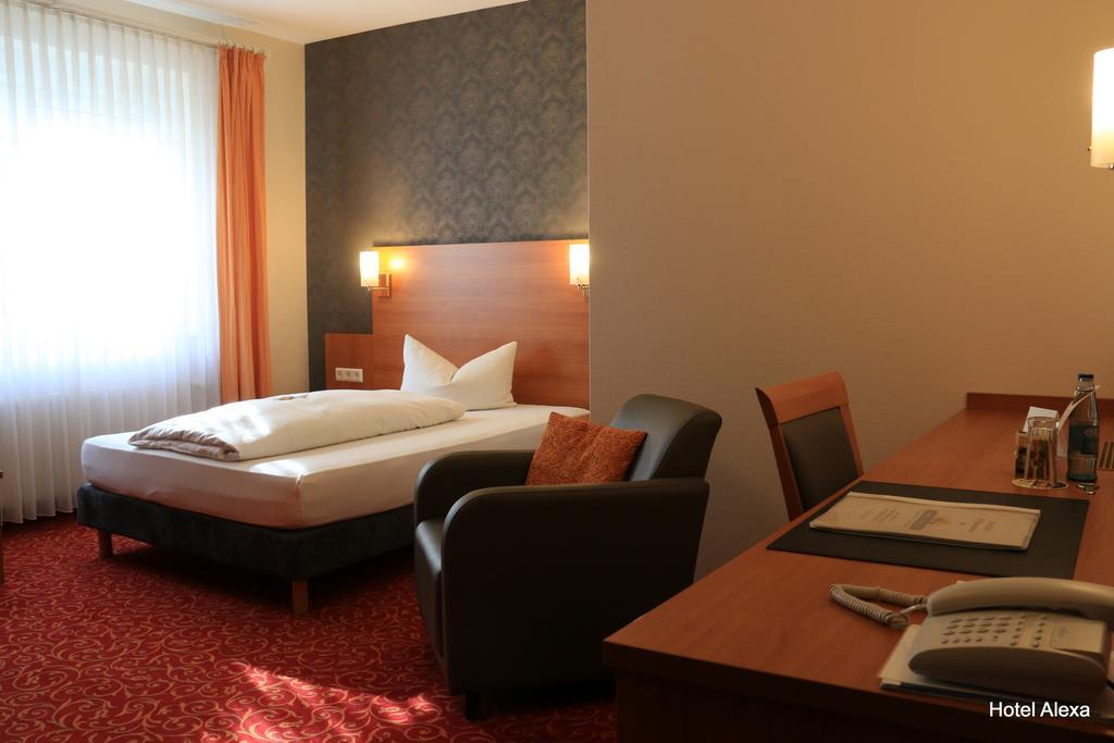 Hotel Alexa Бад Мергентхайм Екстериор снимка