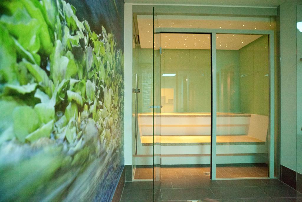 Hotel Alexa Бад Мергентхайм Екстериор снимка
